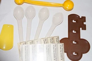 Tupperware gadget da cucina anni 70 mai usati - Foto 1 di 13
