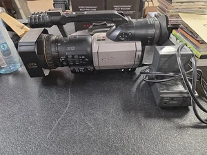 Panasonic AG-DVX100 3CCD Camcorder,   Charger, Powers On Looks To Be Working  - Picture 1 of 24