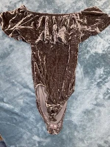 Altar’d State kleiner Body Samt braun gebraucht, in einwandfreiem Zustand - Bild 1 von 5