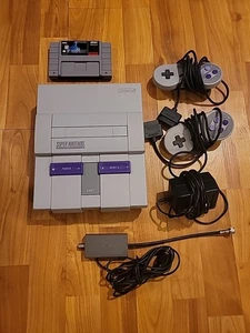 Super Nintendo Entertainment System SNES  Console Bundle - Tested Look At Pics - Picture 1 of 8