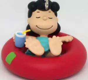Hallmark 2024 Laid-Back Lucy - Peanuts Gang - Cantidad limitada - Nuevo en caja - Imagen 1 de 7