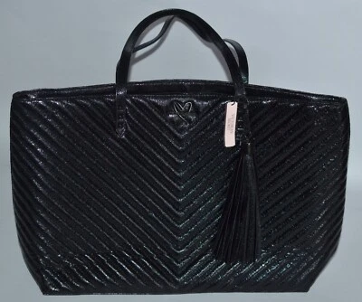 BOLSO DE MANO VICTORIA'S SECRET NEGRO V-QUILT EVERYTHING GRANDE METÁLICO Foto 1 de 4