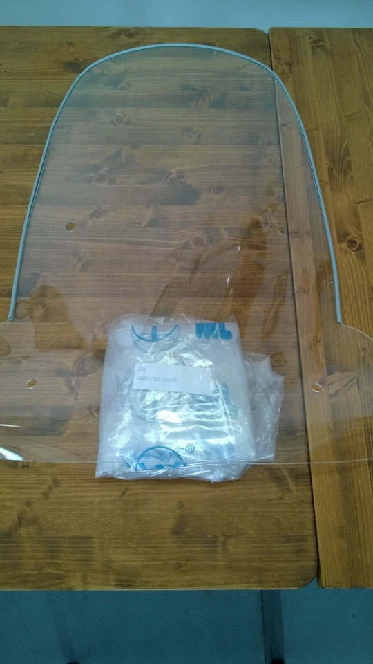 KYMCO PARABREZZA MOTORICAMBI LARIO art. 1804 PER VITALITY 50 NUOVO CON ATTACCHI - Immagine 1 di 1