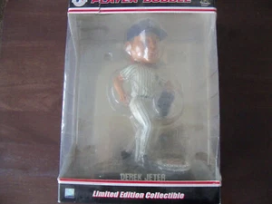 FOREVER COLLECTIBLES DEREK JETER BOBBLEHEAD NEW IN BOX - Picture 1 of 2