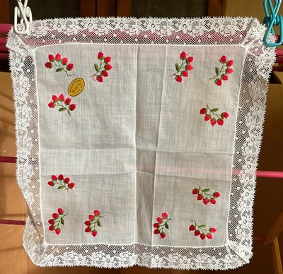 Pañuelo vintage nuevo con etiquetas pañuelo bordado rosas rojas hecho en Suiza Foto 1 de 4