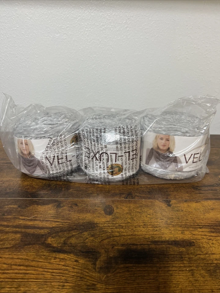 Yarn Lion BRAND Vel-luxe Silver Argent 246 Yards