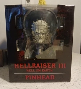 Hellraiser 3 Hell On Earth Pinhead Mezco Deluxe stilisierte Figur - Bild 1 von 2