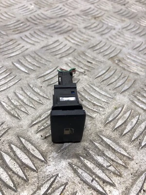 TOYOTA AVENSIS 2.0D ESTATE MK3 2015-18 T270 FUEL CAP SWITCH 15D124 - Image 1 of 2