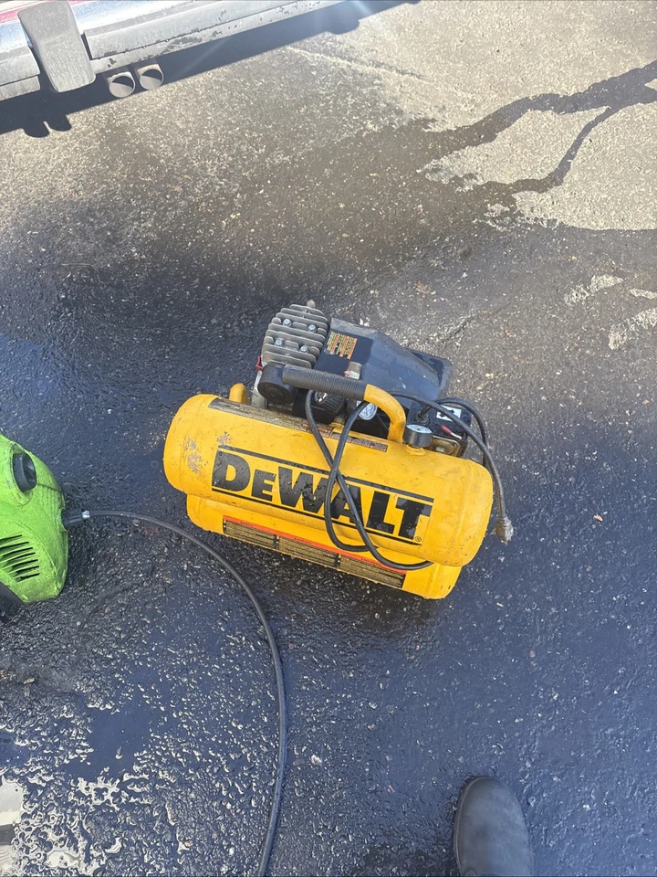DEWALT D55151 4 Gallon Electric Air Compressor - Image 1 of 1