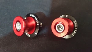 COPPIA NOTTOLINI ALZAMOTO PER CAVALLETTI LATERALI KAWASAKI M8X1,25 ROSSO ERGAL - Foto 1 di 3