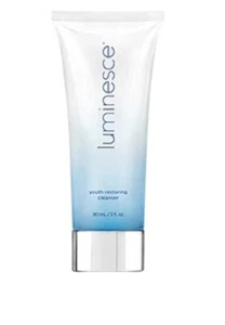 Jeunesse Luminesce Youth Restoring Cleanser Esfolia per una pelle più liscia - Foto 1 di 2