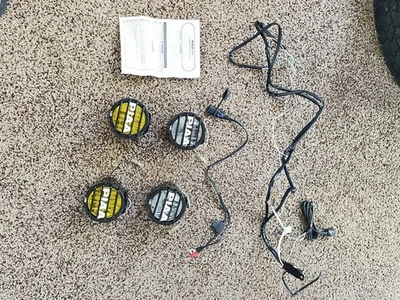 PIAA Yellow 3.5in Fog Light Kit with Harness and 3.5in driving lights kit - Image 1 of 2