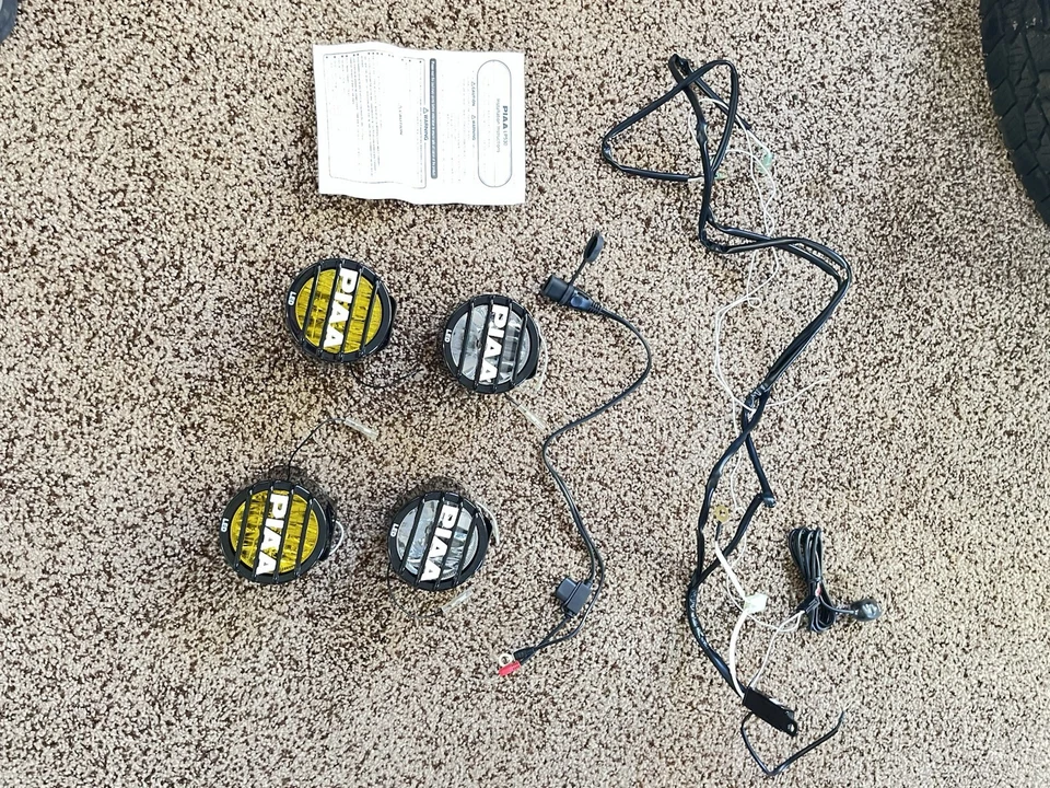 PIAA Yellow 3.5in Fog Light Kit with Harness and 3.5in driving lights kit - Image 1 of 2