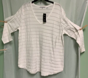 Eight Eight Eight Women's Sz 1x White V-neck striped 3/4 Sleeve Sweater - Picture 1 of 3