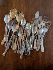 VTG 31 Pieces Forks (13), Spoons (15), Knives (3) Silver Plate Various CP6 - Picture 1 of 4