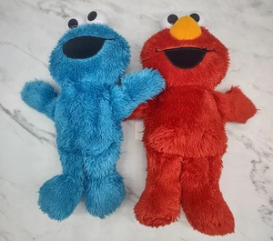 Muñecas de peluche Elmo Cookie Monster Talking Elmo y Cookie Monster voces funcionales - Imagen 1 de 6