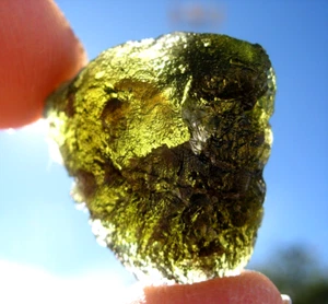 30.5 carats 22x20x17mm MOLDAVITE from Czech Republic Meteorite impact with COA - Picture 1 of 4