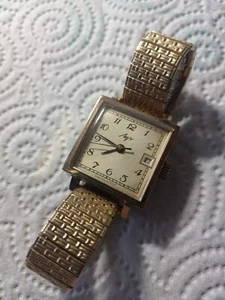 Vintage Made in USSR Soviet Russia Wind-up Analog Women's Watch /Running - Picture 1 of 6