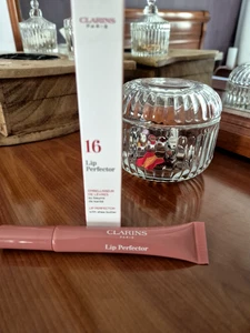 Lip Perfector Intense 2024 - Imagen 1 de 9