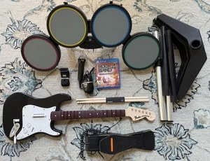 PS4 PS5 Rock Band 4 Bundle Fender Sratocaster Guitar Wired Drums Mic Playstation - Picture 1 of 21