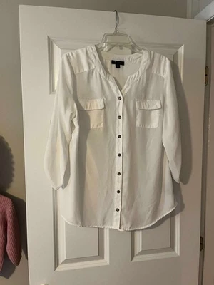 Blusa AB Studio blanca transparente con botones talla mediana Foto 1 de 4