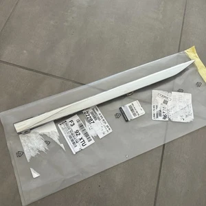 Inserto Cromato Su Modanatura Porta Post Dx Renault Captur II Cod 828d01474r - Imagen 1 de 4