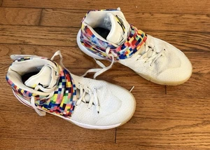 2015 Nike Kyrie 2 Rainbow mehrfarbige Basketballschuhe US-Größe 7, Modell 820537-68 - Bild 1 von 11
