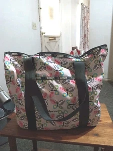 LeSportsac FLUTTER Butterfly große Tragetasche mit Reißverschluss oben - Bild 1 von 6