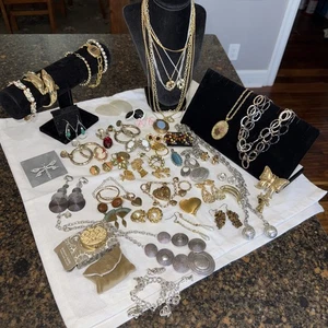 Vintage moderne Avon Sarah Coventry Wiederverkauf Kleidung Nachlass Schmuck Broschen PD Napier - Bild 1 von 20