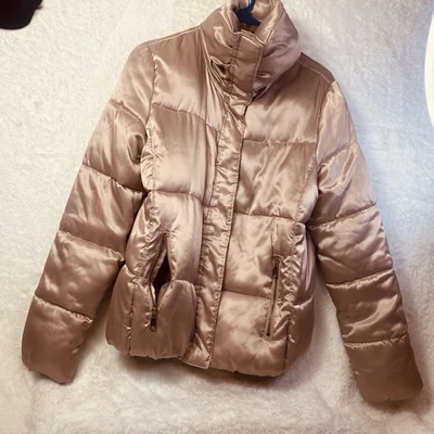 Abrigo acolchado Old Navy para mujer grande oro rosa 864402-02 bolsillos con cremallera cuello alto Foto 1 de 4
