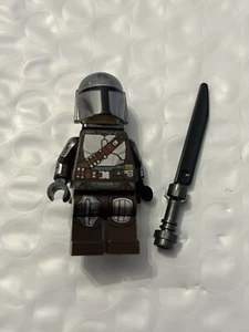 LEGO Star Wars 75348 - THE MANDALORIAN Minifigure - New With Dark saber - Picture 1 of 1