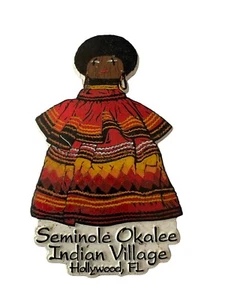 Imán Seminole Okalee Indian Village en Hollywood, Florida Multicolor Squaw 4x2 - Imagen 1 de 2