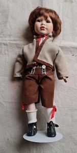 Porzelanpuppe/Sammlerpuppe - Bild 1 von 3