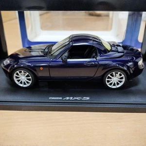 Modellino auto Mazda MX-5 blu scuro pressofuso scala 1/18 quasi come nuovo - Foto 1 di 7