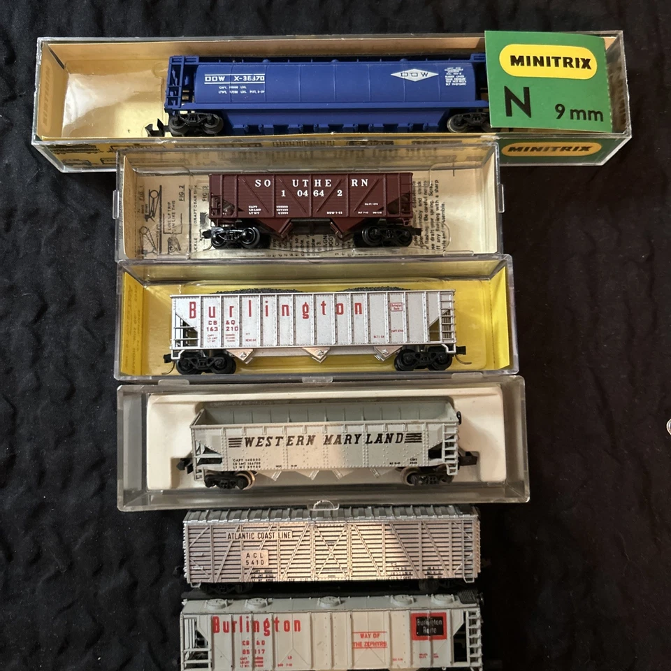 Microtrains KADEE N Scale #57 Lot Of 6 Hoppers & Cattle Cars ACL Burlington C-6 - Image 1 of 4