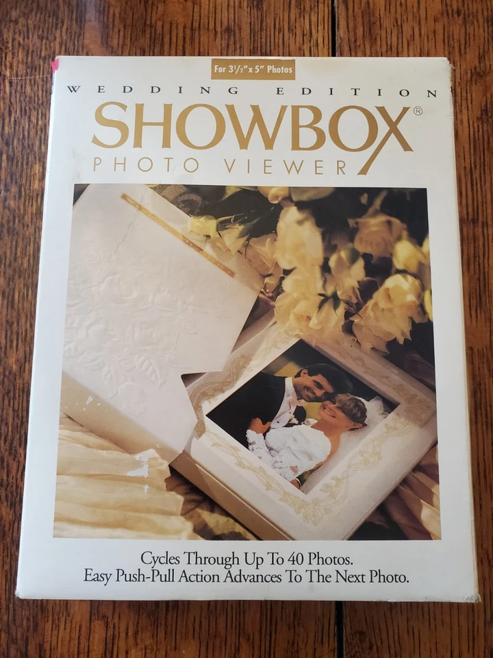 SHOWBOX Photo Viewer Holds up to 40 4x6 Photos -