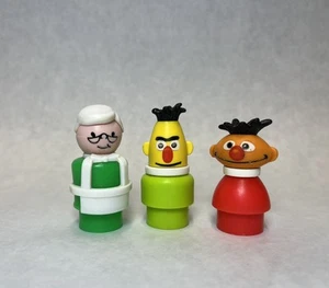Vintage Fisher Price Sesame Street Mrs Hooper Bert Ernie Figure Little People - Picture 1 of 21