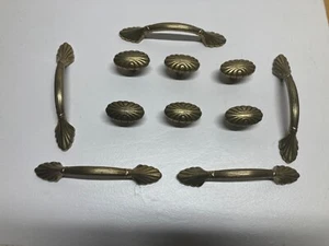 Vintage Lot of 11 Amerock #1333 Brass Drawer Door Pulls Handles And Knobs - Picture 1 of 7