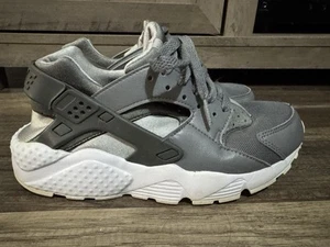 Nike Huarache Youth Size 6 Gray White 654275-012 EUC - Picture 1 of 12