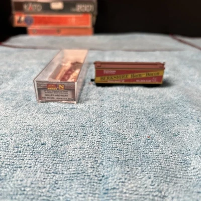 N Scale Micro-Trains MTL 05800506 MAHX Miller & Hart 36' Wood Reefer #2032 - Image 1 of 4