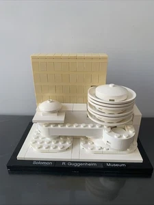 LEGO ARCHITECTURE: Solomon Guggenheim Museum (21004) - Bild 1 von 6