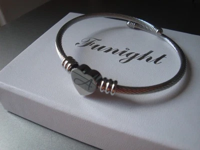 Damen Armband Metall Edelstahl gedreht Buchstaben Herz & Liebe Trendig & Chic - Bild 1 von 3