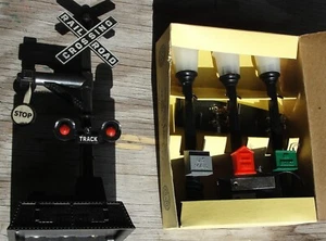 Vintage Marx Banjo Signal & 3 Lamp Posts – Excellent Condition - Picture 1 of 5