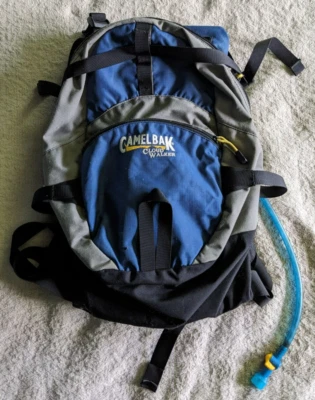 Mochila de hidratación CAMELBAK Cloud Walker 2,0 litros 70 oz depósito azul gris Foto 1 de 4
