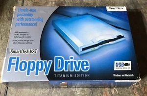 Macintosh External USB 3.5 Inch Floppy Drive with CD From 2001 / Original Box - Picture 1 of 3