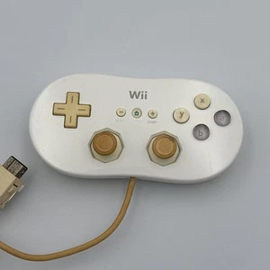 Nintendo Wii Classic Pro Controller RVL-005 White Tested & Working DISCOLORED - Imagen 1 de 3
