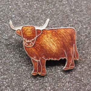 Vintage Highland Cow Bull Brown Enamel Animal Lapel Hat Pin - Picture 1 of 2