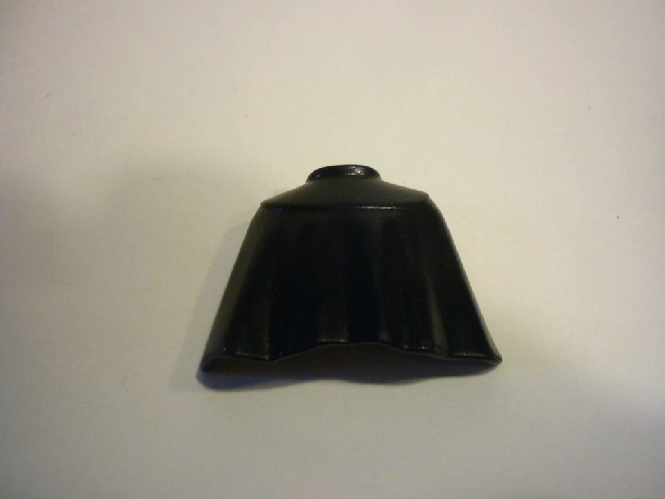 playmobil  accessoire tablier, cuirasse , gilet , cape noire - Photo 1/2
