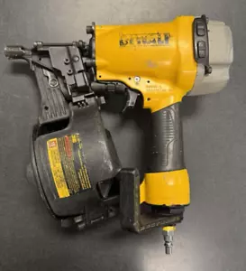 Chiodatrice a bobina Dewalt DW66C-1 calibro 15 - Foto 1 di 10