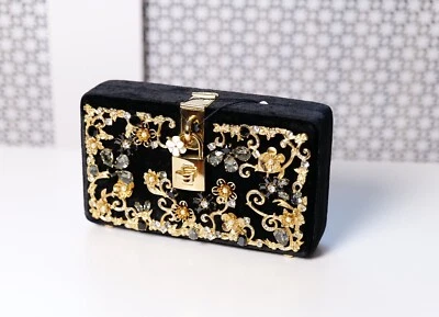 Bolso sin asas Dolce & Gabbana negro terciopelo floral cristal adornado PVP $3980 Foto 1 de 4